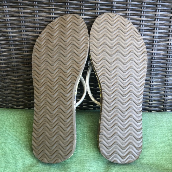 NWOT Vera Bradley Thong Floral Sandals Size M - Picture 3 of 3